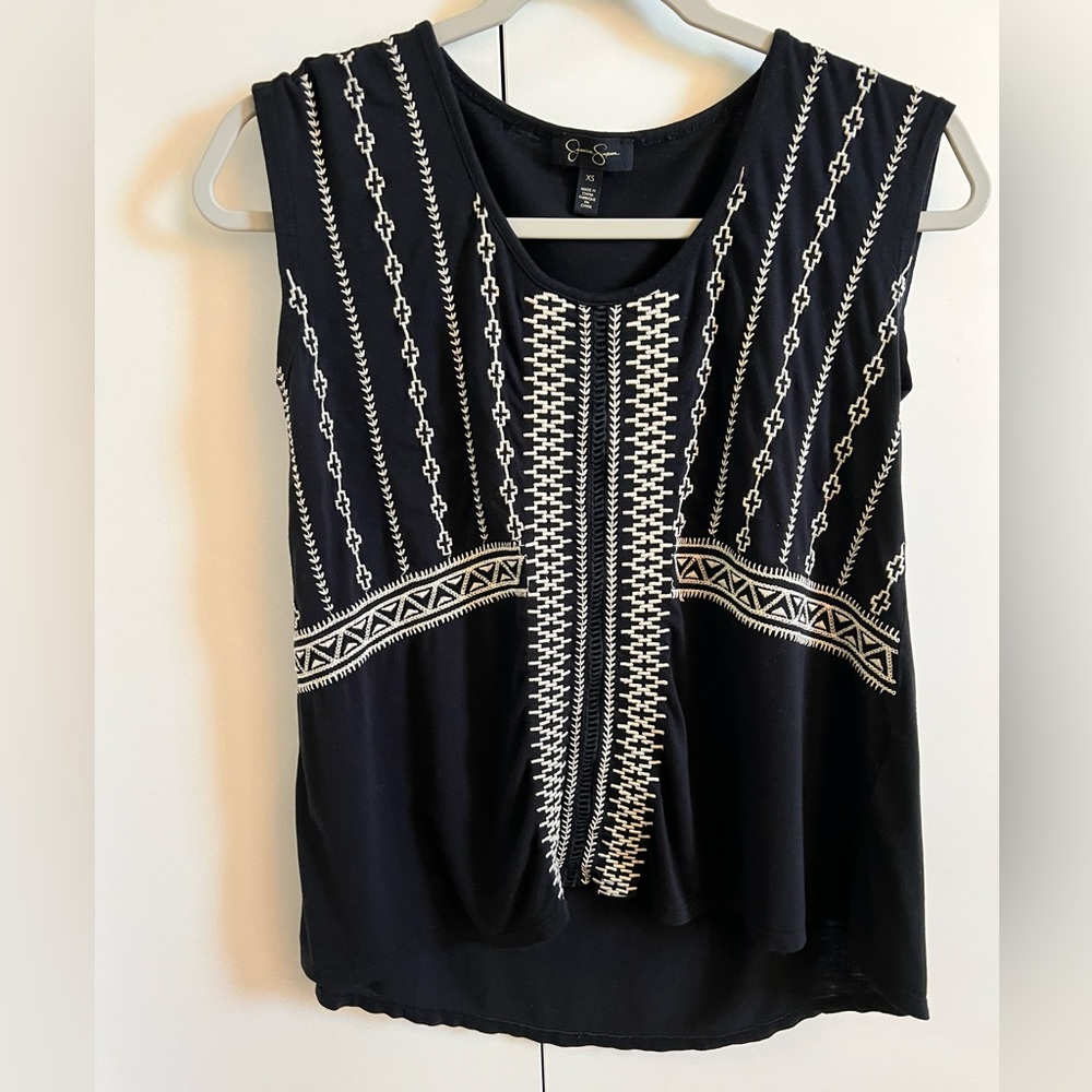 Jessica Simpson top size small.
